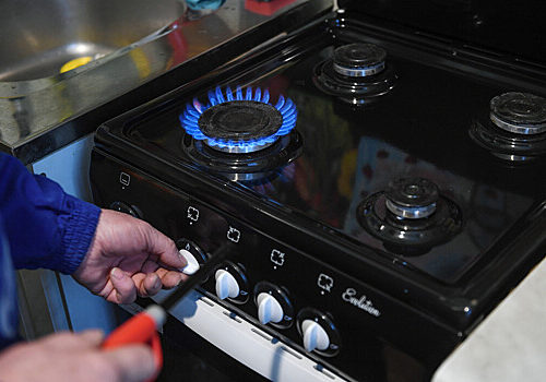 В РФ мошенники в форме ходят по квартирам с проверками утечек газа