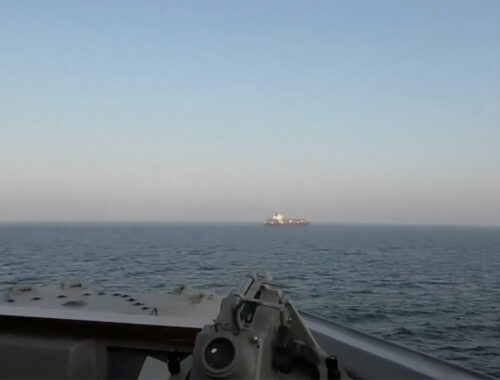 Иран атаковал корабли США в ответ на перехват судна в Оманском заливе