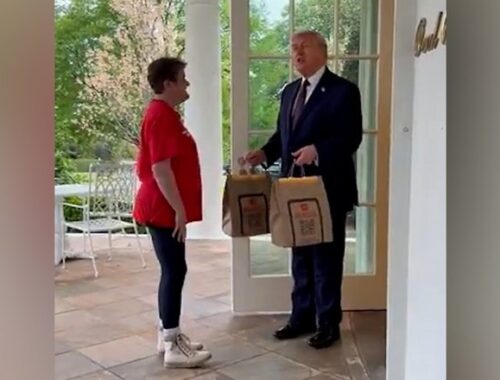 «Я тут за чаевыми»: Курьер поставила Трампа в тупик честным ответом