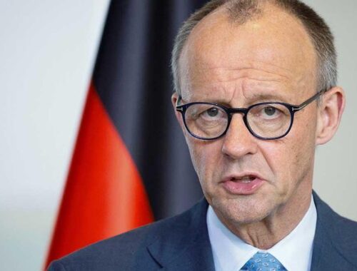 Канцлер ФРГ выступил против ускоренного вступления Украины в ЕС