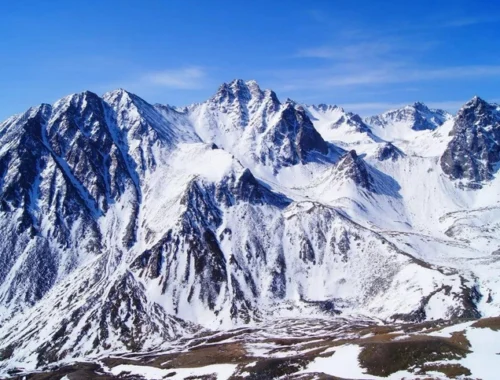Лавина на Мунку-Сардык: группа туристов попала под сход снега, есть погибшие