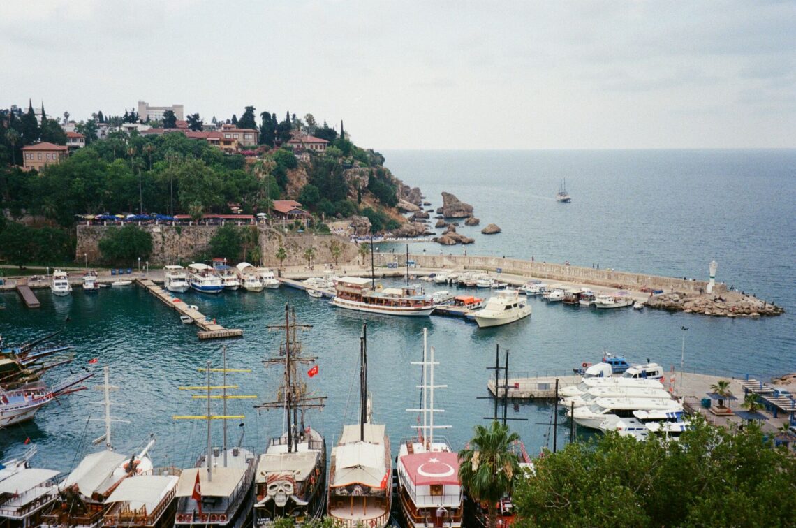 Где отдохнуть на море в октябре