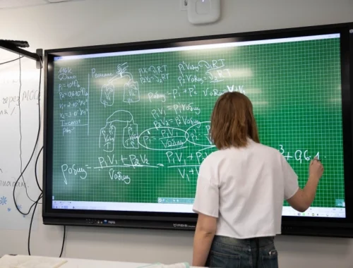 Минпросвещения утвердило нагрузку для учеников старших классов