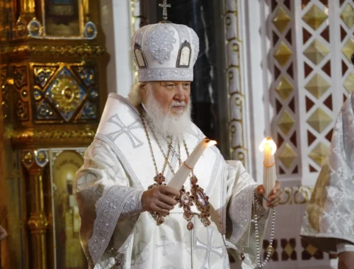 Патриарх Кирилл освятил пасхальные куличи в храме Христа Спасителя