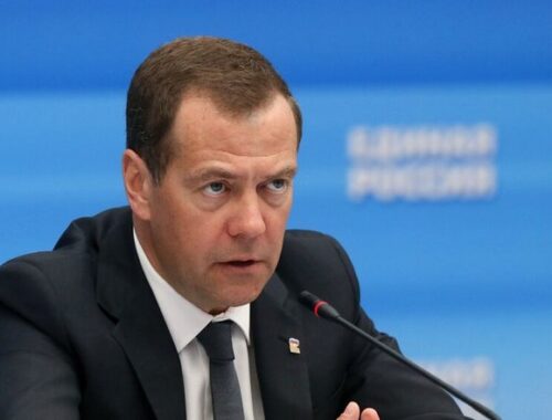 Важно помочь пострадавшим от паводков в Дагестане и Чечне, заявил Медведев