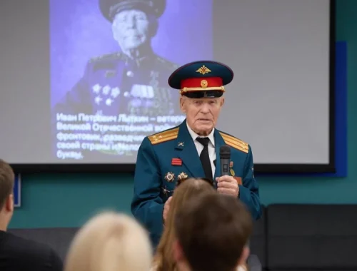 100-летний ветеран Лыткин, которого обнял Путин, снова приедет на парад в Москву