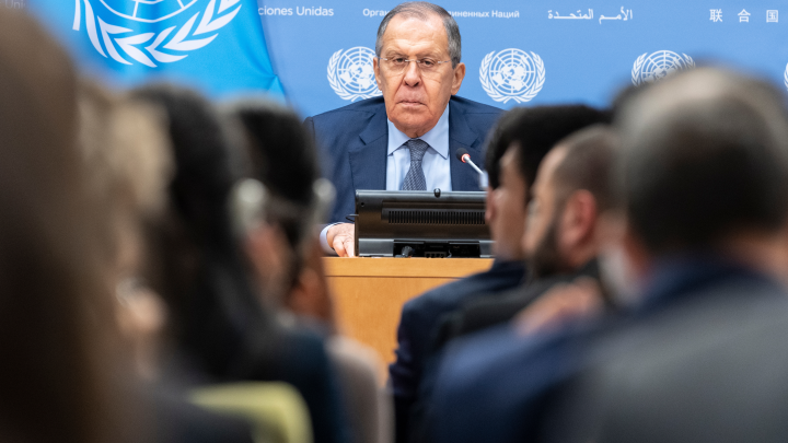 К собачьим? Мы не ослышались? Лавров выбрал крепкое слово