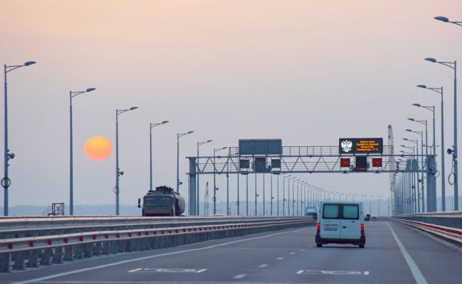 Крымский мост опустел