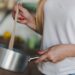 Как удалить нагар со дна кастрюли содой