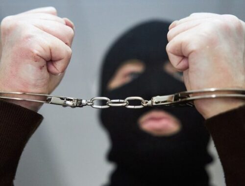 В Германии неизвестный напал на посетителей ресторана и взял в заложники детей: с мужчиной ведут переговоры