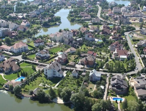 ВС РФ впервые с начала СВО ударили по «украинской Рублевке» в районе Кончи-Заспы под Киевом
