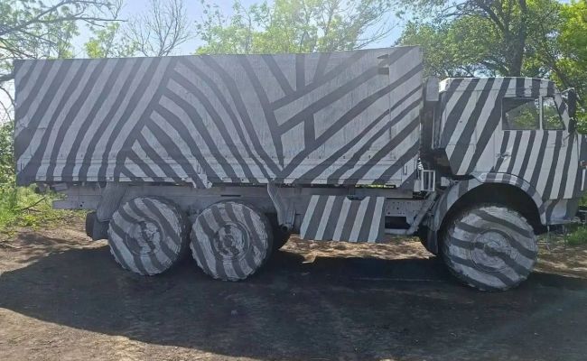 В зоне проведения СВО на защиту военных грузовиков пришли «зебры»