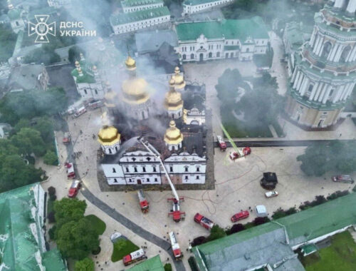 Зеленский обвинил РФ в ударе по Киево-Печерской лавре, но эксперты нашли в этой версии детали, которые «не бьются»
