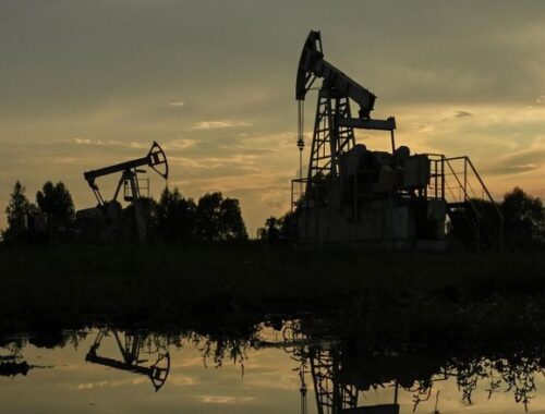 Цена нефти марки Brent поднялась выше  за баррель впервые с июня