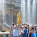 Цена за 50 граммов, накладывают от души: почему туристам в Петергофе продают мороженое по 800 рублей и сосиски по 1000