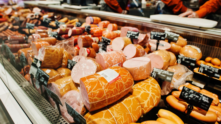 Колбаса по ГОСТу, но мяса почти нет: Нутрициолог объяснил, что скрывают категории «Г» и «Д»