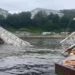 На пляже в Приморье рухнул пешеходный мост — в море упали около 20 туристов