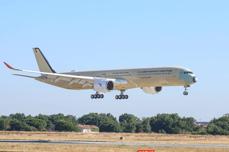 Новый лайнер Airbus установил рекорд продолжительности беспосадочного перелета: сможете угадать, сколько он провел в воздухе?