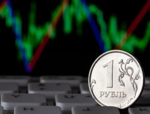 С каким курсом рубля к $, € и ¥ Россия начинает 23 июля С каким курсом рубля к $, € и ¥ Россия начинает 23 июля