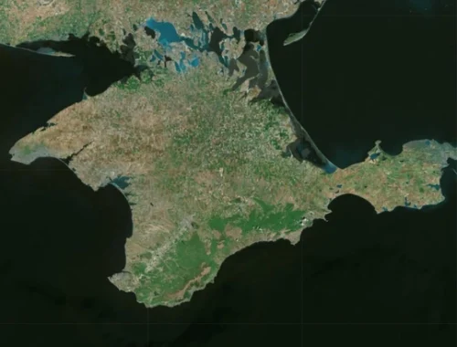 Вместо туристов с материка — жители северного Крыма: что происходит на курортах ЮБК в разгар лета