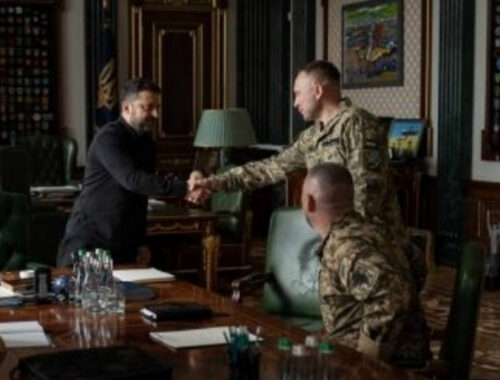 Зеленский объявил о смене главкома ВСУ: Сырского заменит Михаил Драпатый