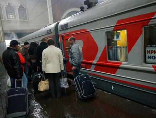 Россиянам назвали дату начала работы сервиса посадки на поезд по биометрии